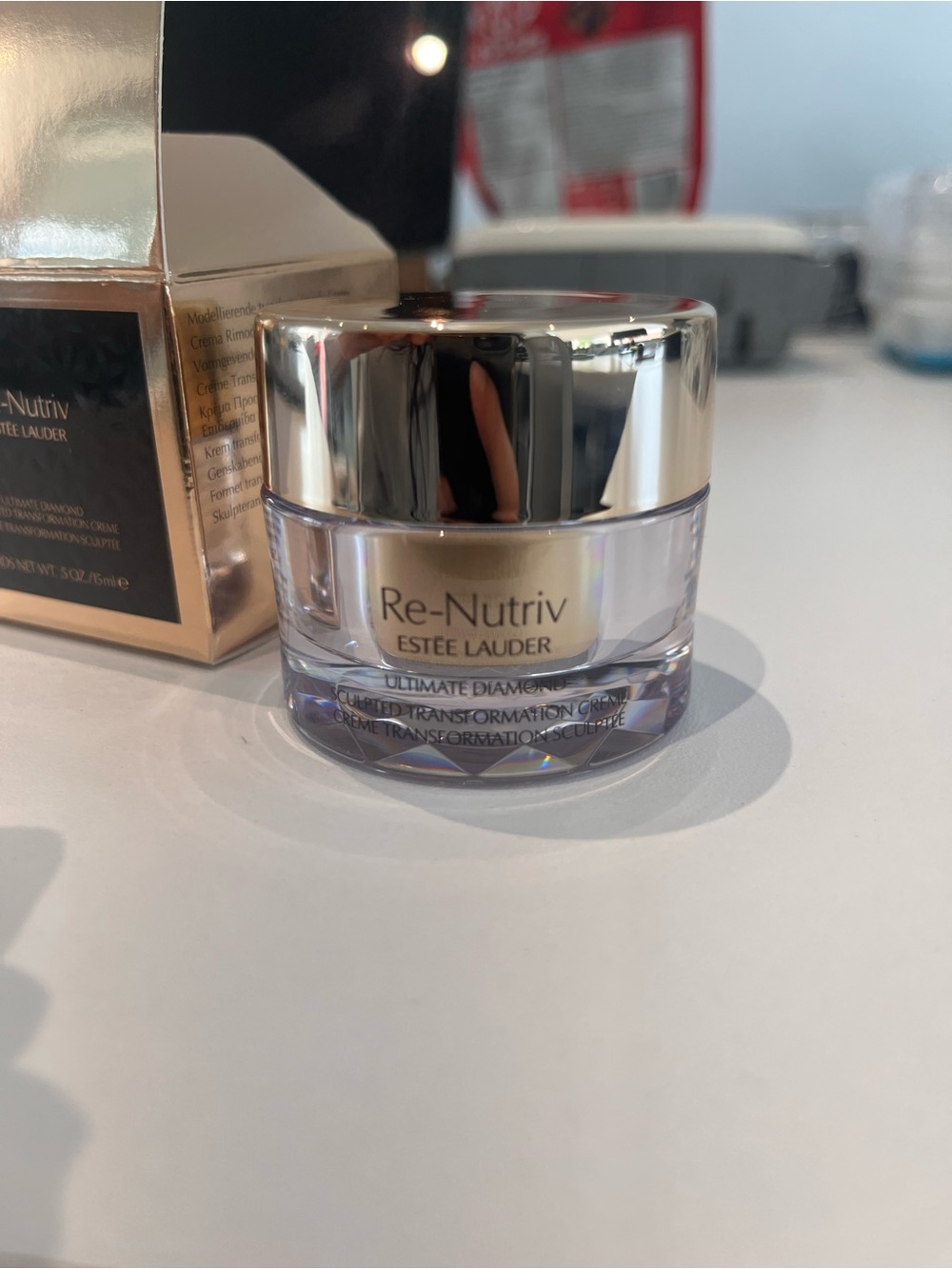 Estee Lauder Re-Nutriv Eye Cream in Gold and Black - Picture 3 of 3